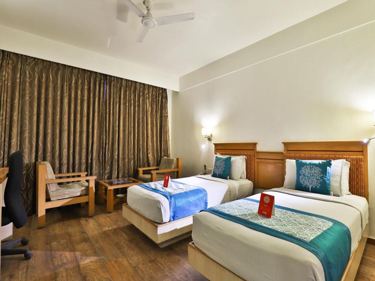 Oyo 1123 Hotel Rock Regency Ahmedabad Exterior photo