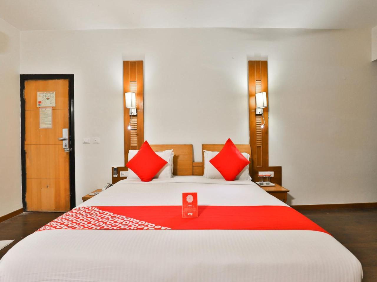 Oyo 1123 Hotel Rock Regency Ahmedabad Exterior photo