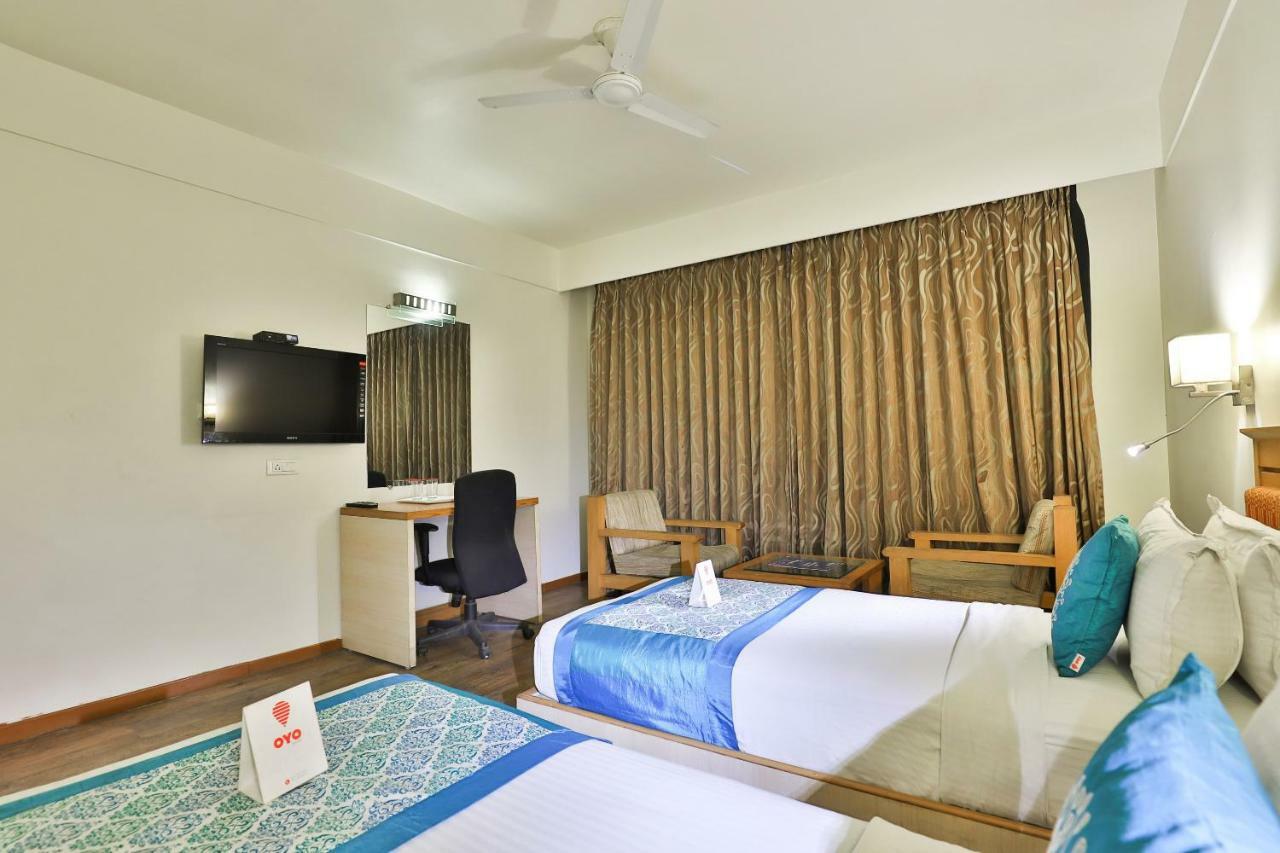 Oyo 1123 Hotel Rock Regency Ahmedabad Exterior photo